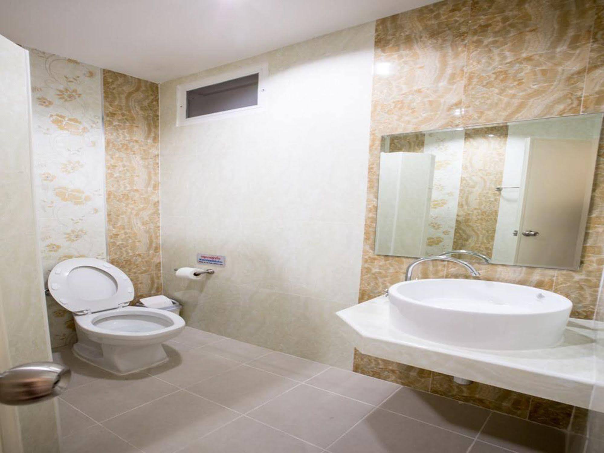 P.A. Thani Hotel Nakhon Sawan Exterior foto